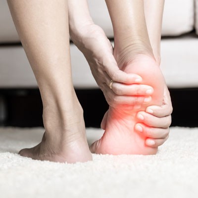 بررسی مشکل پا درد و روش های بهبود آن