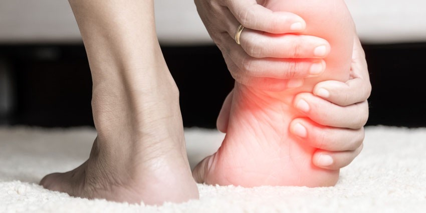 بررسی مشکل پا درد و روش های بهبود آن